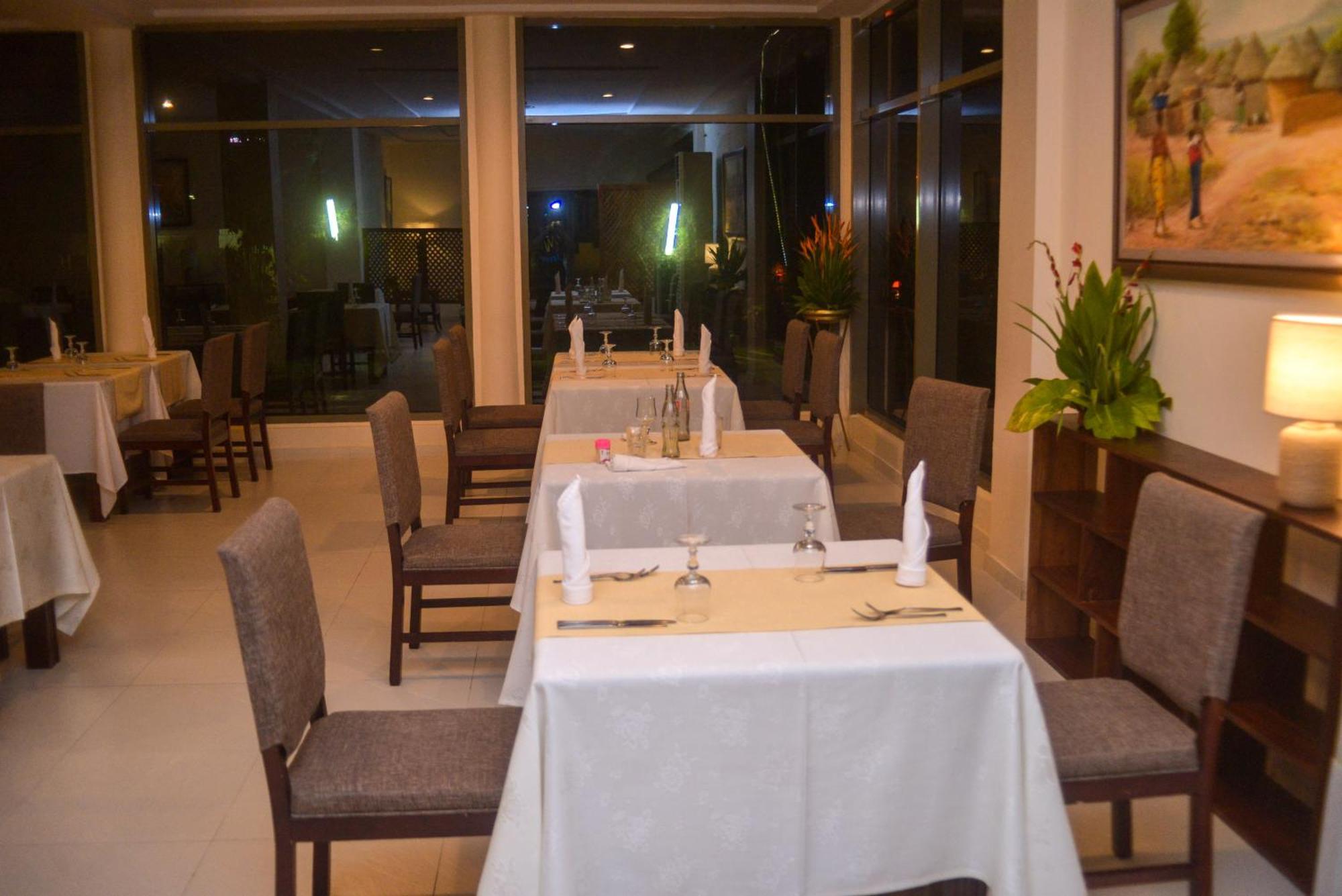 Hotel Sancta Maria Lome Bagian luar foto