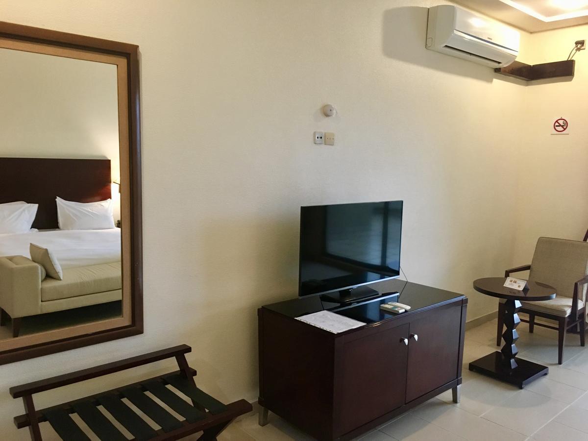 Hotel Sancta Maria Lome Bagian luar foto