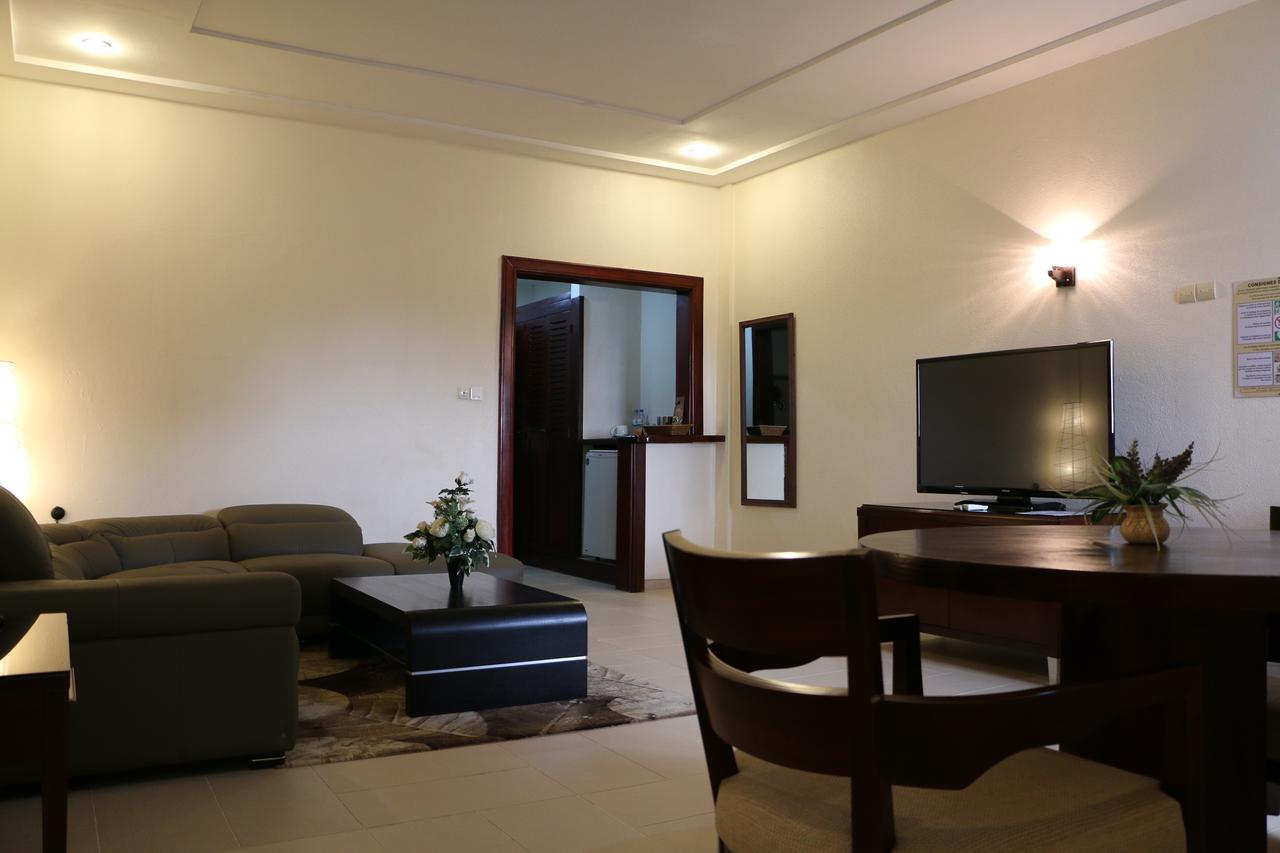 Hotel Sancta Maria Lome Bagian luar foto