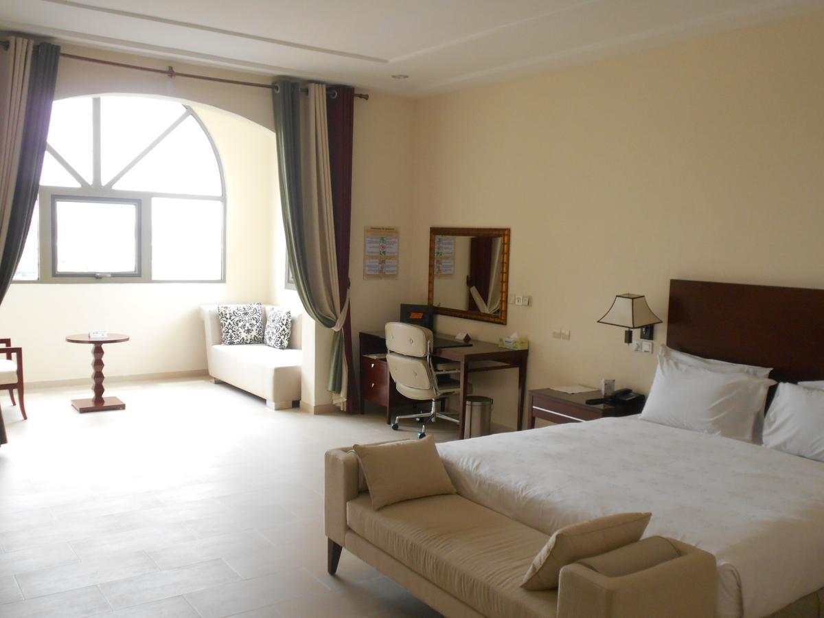 Hotel Sancta Maria Lome Bagian luar foto