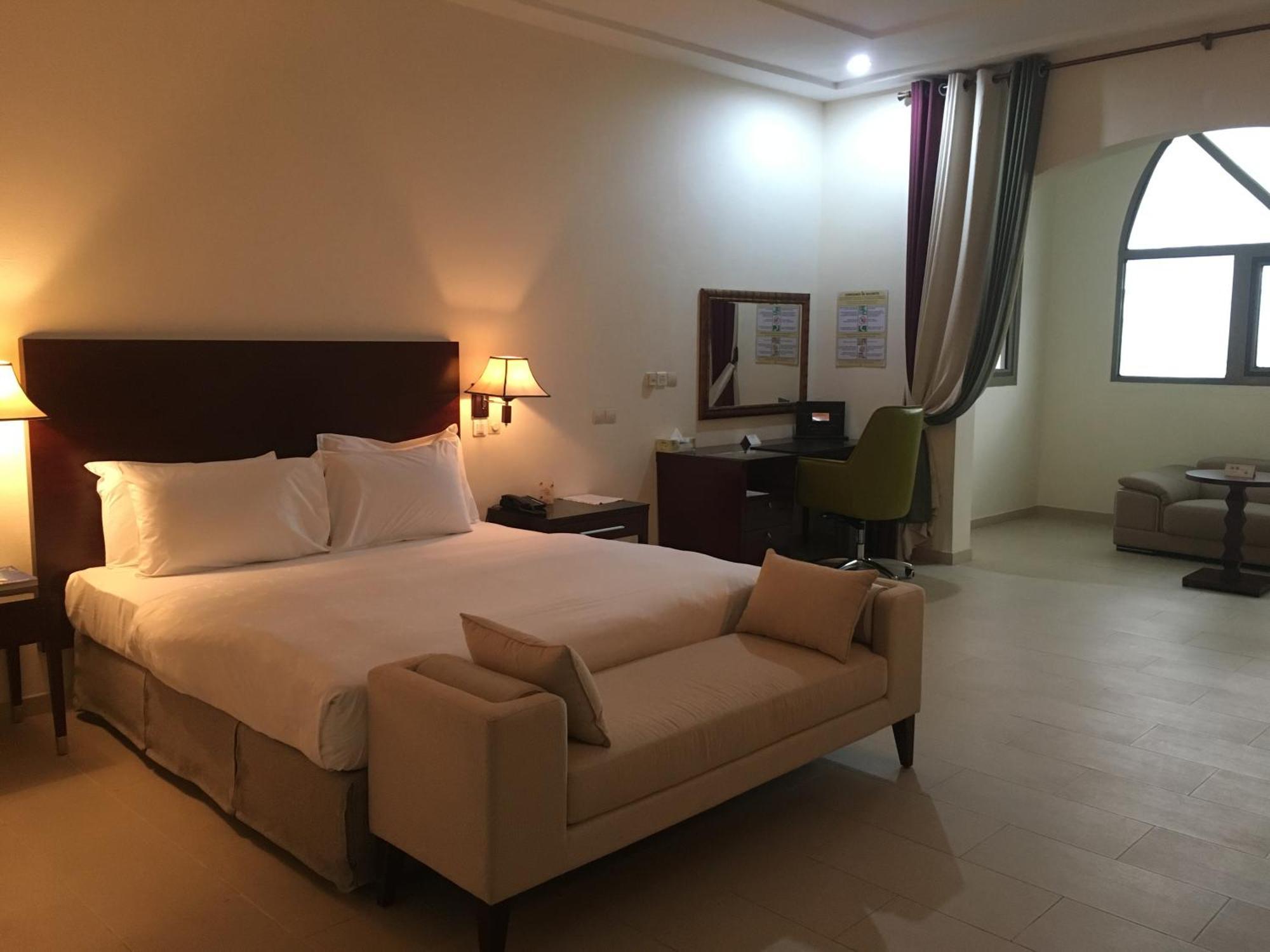 Hotel Sancta Maria Lome Bagian luar foto