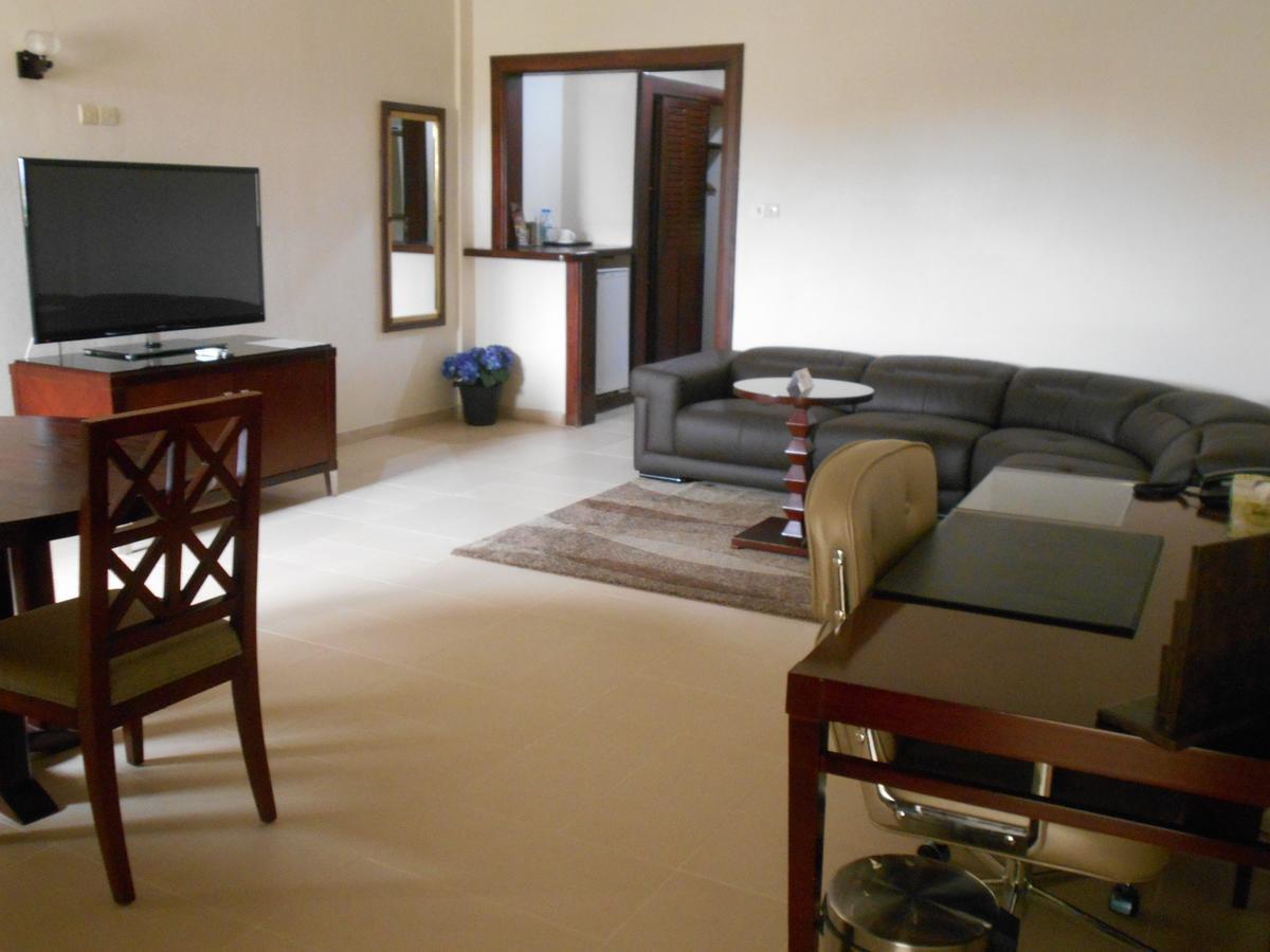 Hotel Sancta Maria Lome Bagian luar foto